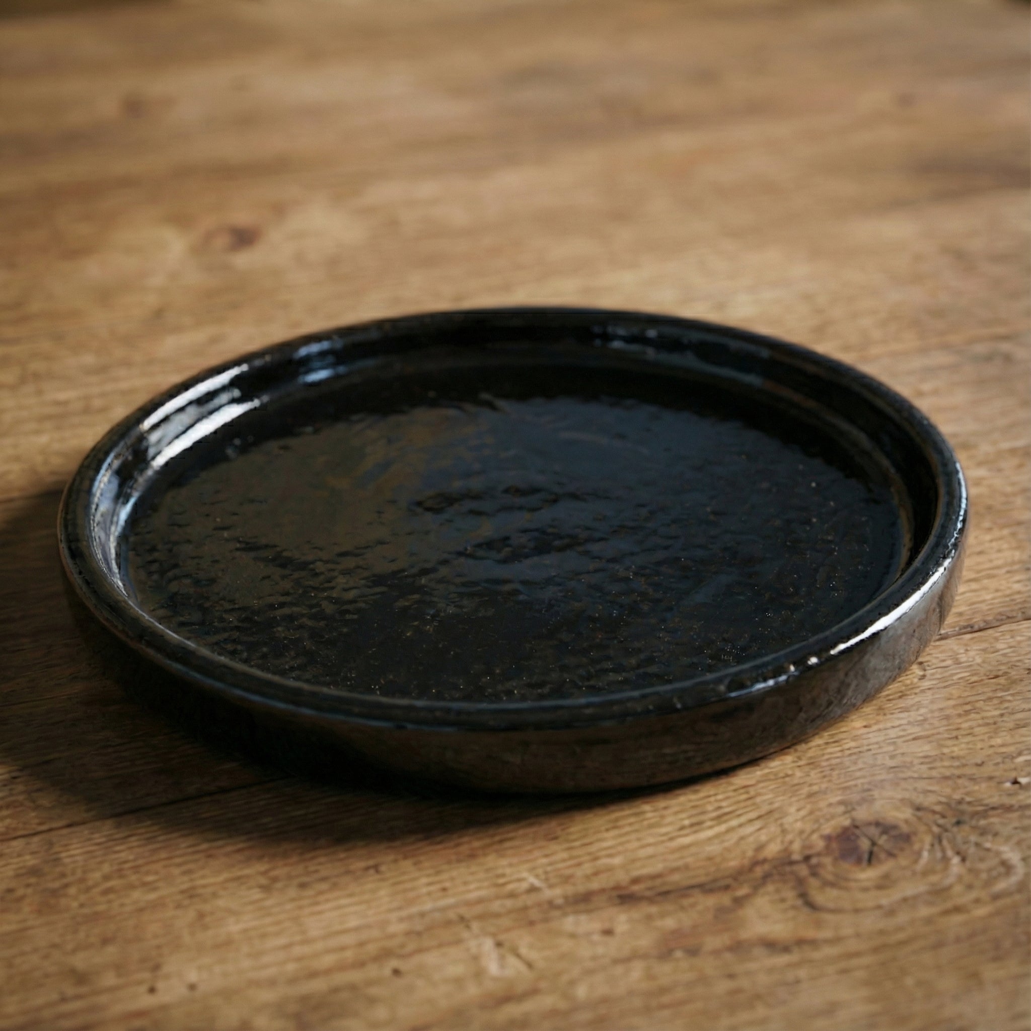 Keramická podmiska pod kvetináč – Čierna