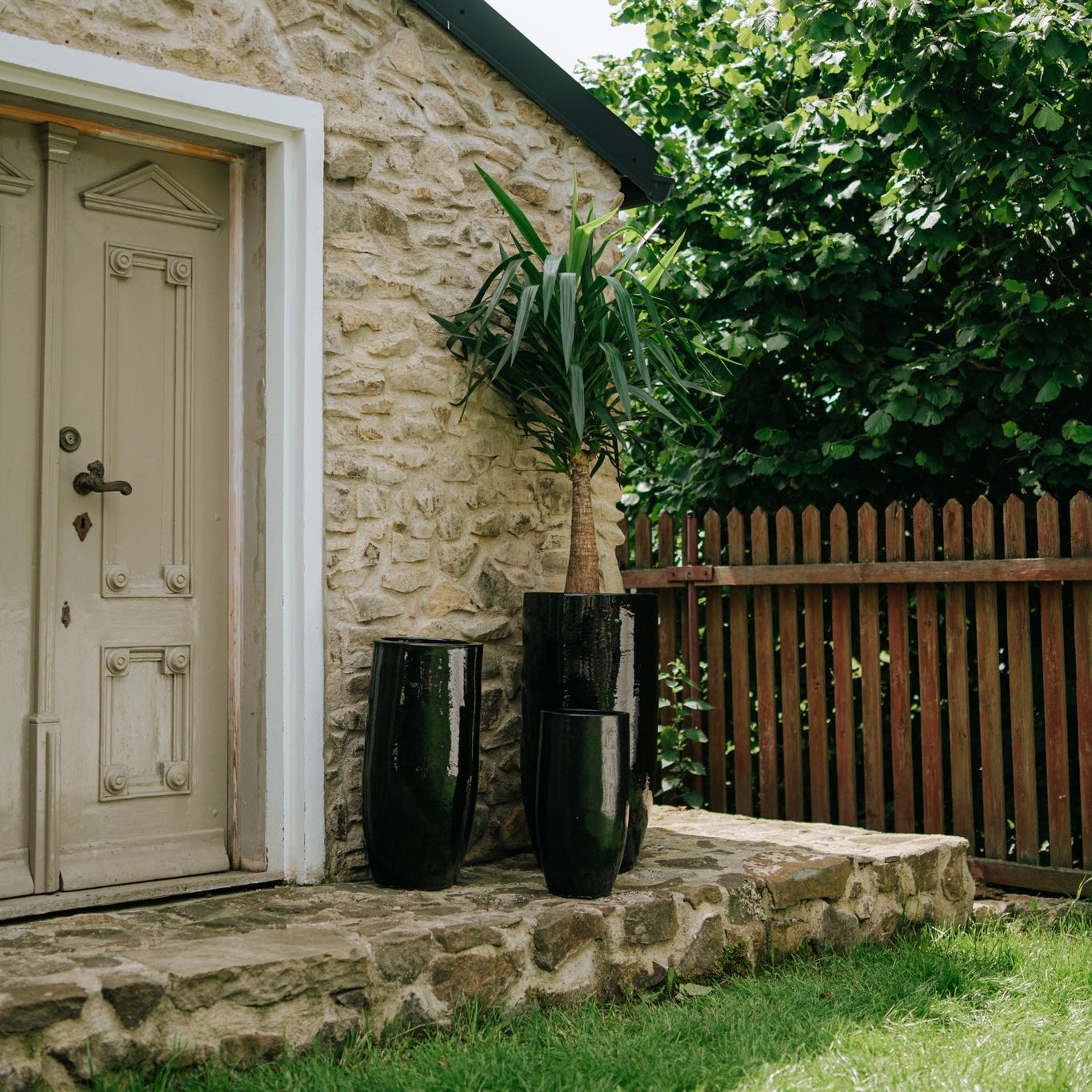 Keramicky kvetináč Athena - Čierny