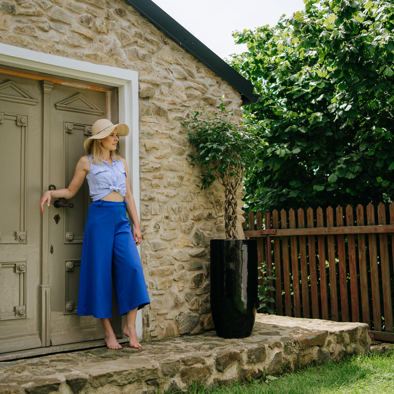 Keramicky kvetináč Athena - Čierny