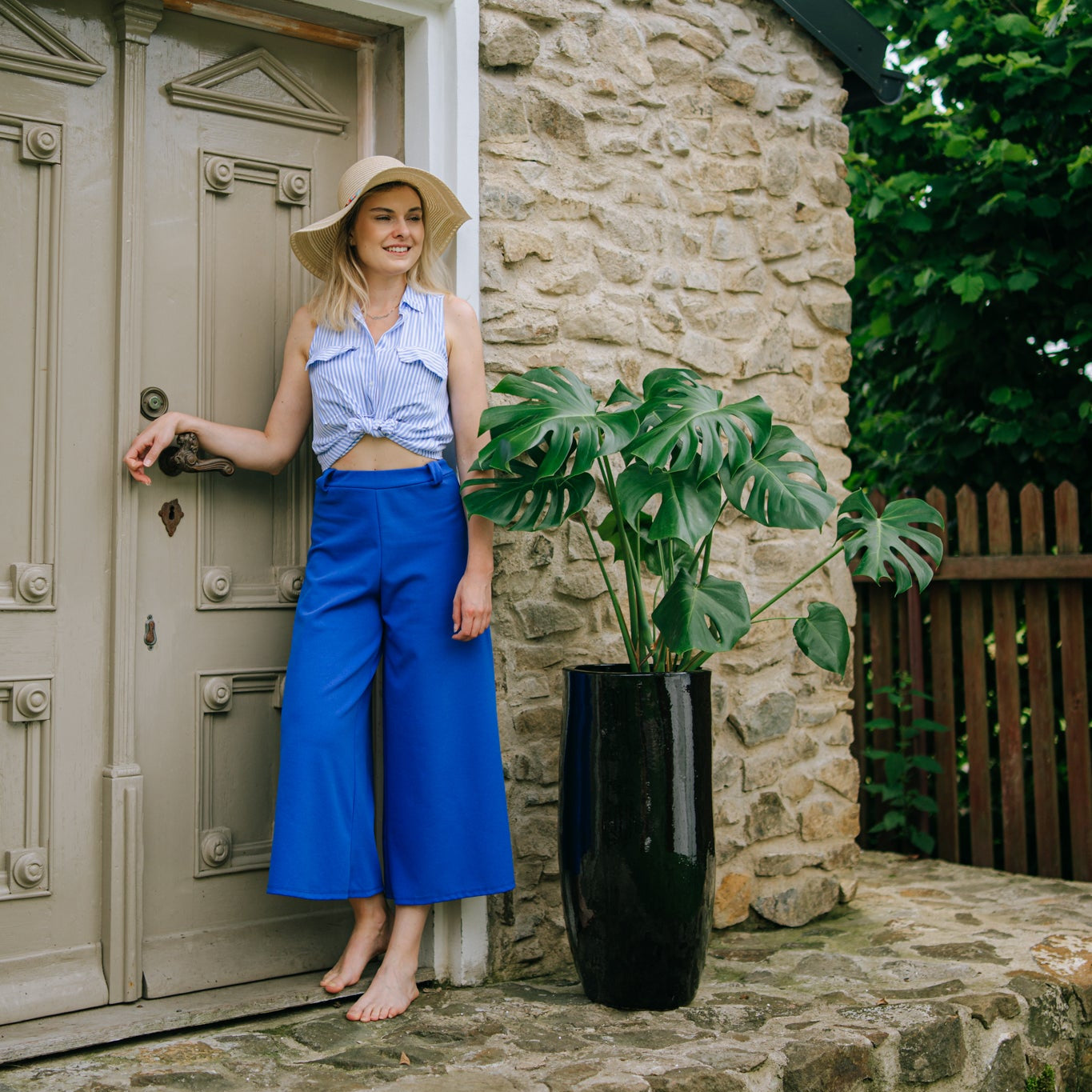 Keramicky kvetináč Athena - Čierny