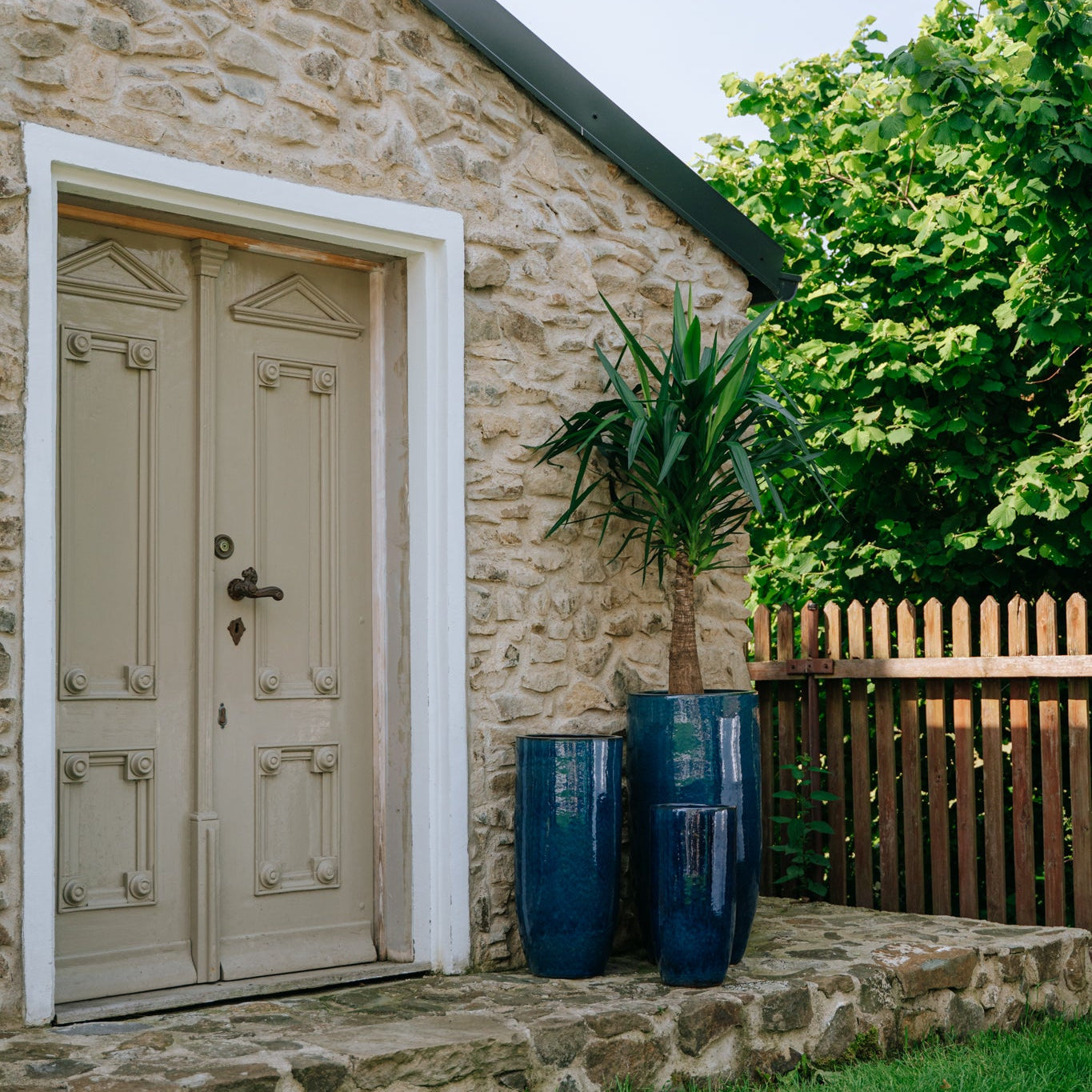 Keramicky kvetináč Athena - Morsky modrá