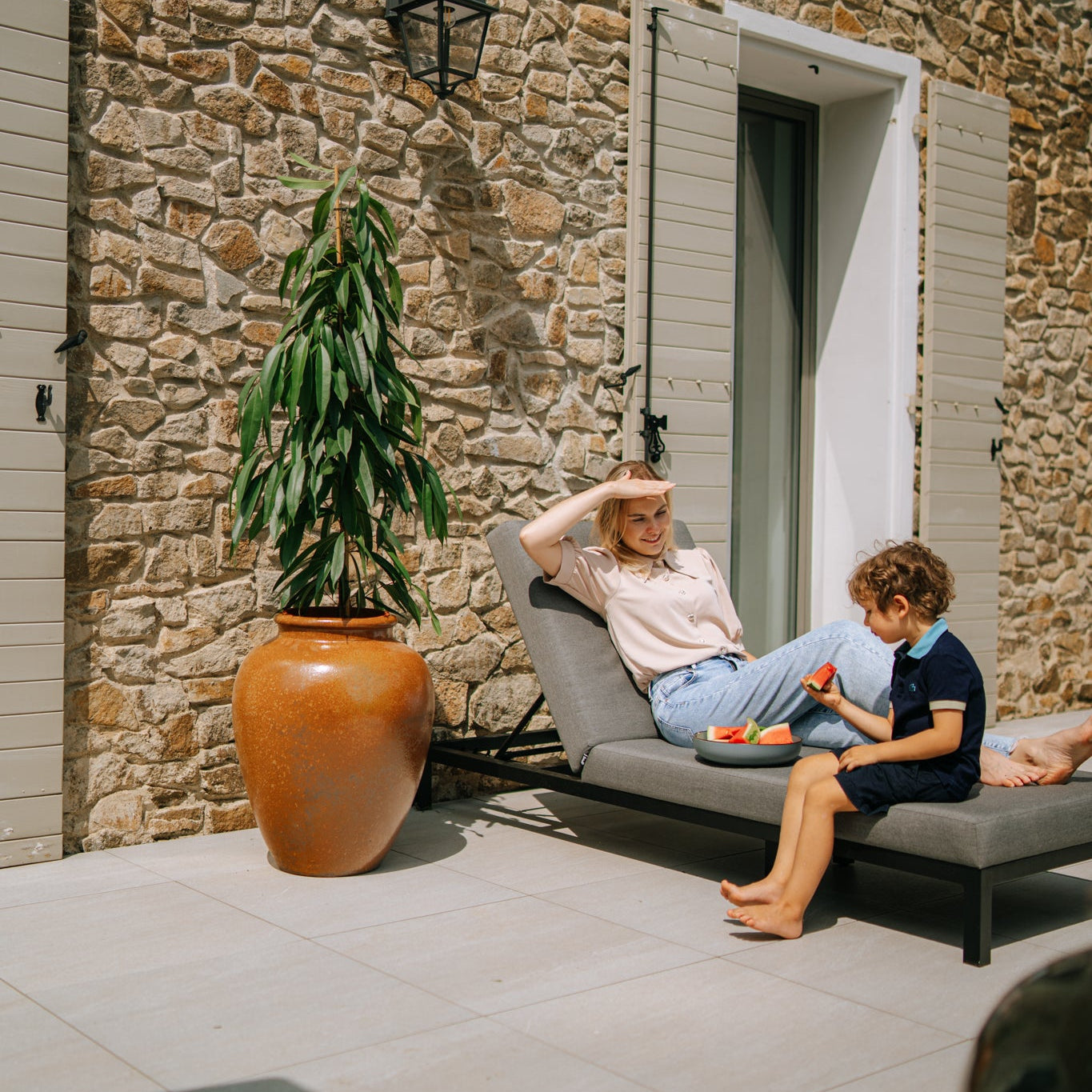 Keramicky kvetináč Dionysos - Antická hrdza