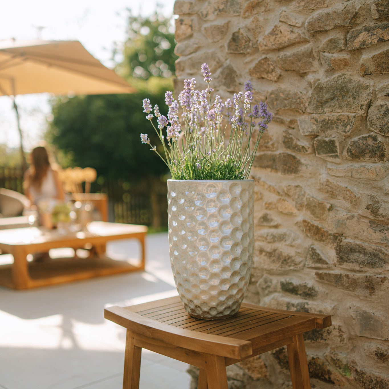 Keramický kvetináč MEROVEE perleťový – štýl Provence, robustný a elegantný