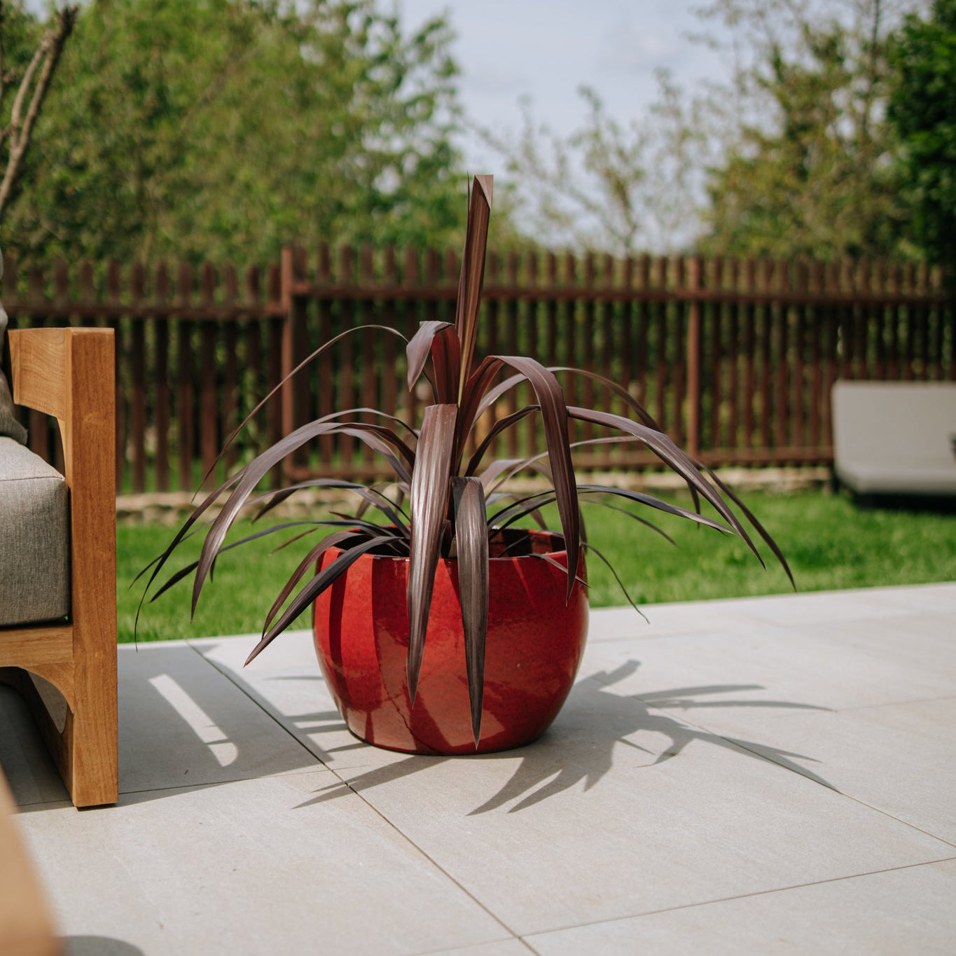 Keramicky kvetináč Romulus - Tropická červená