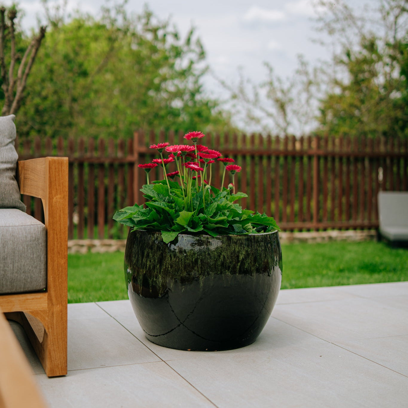 Keramicky kvetináč Romulus - Zeleno čierny