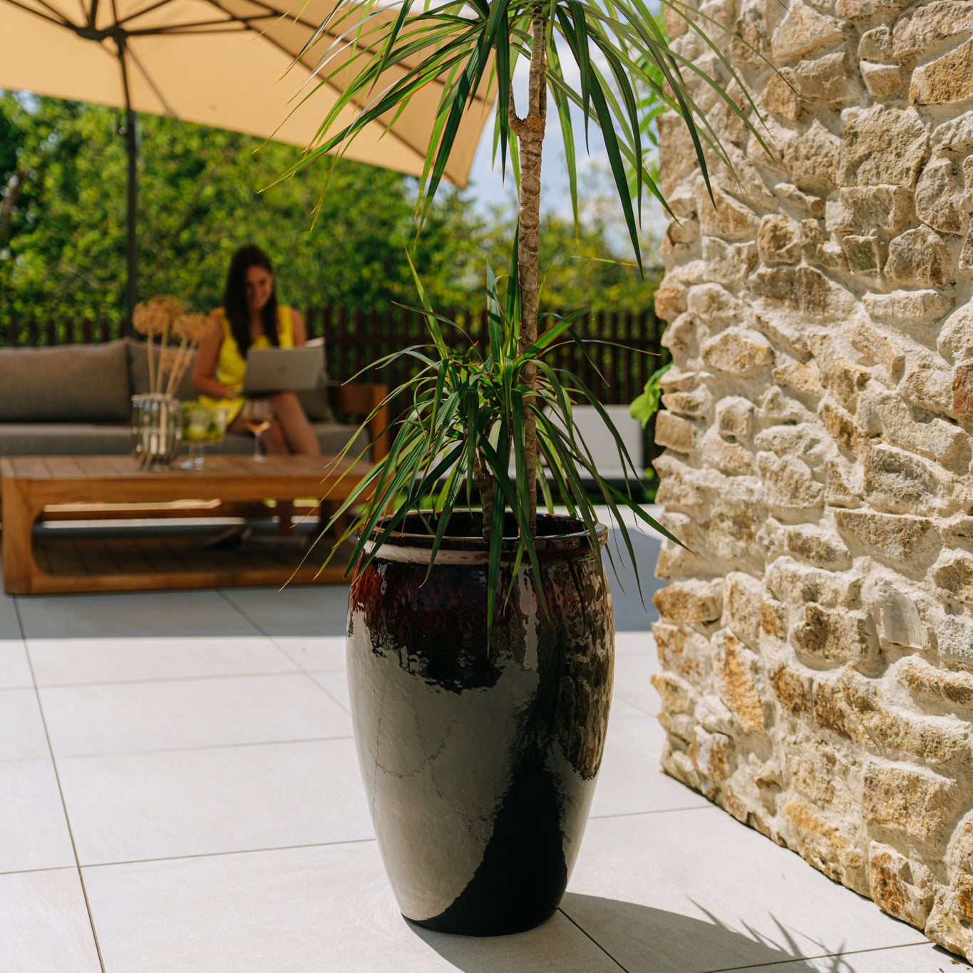 Keramický kvetináč BACCHUS - Čierno-červená