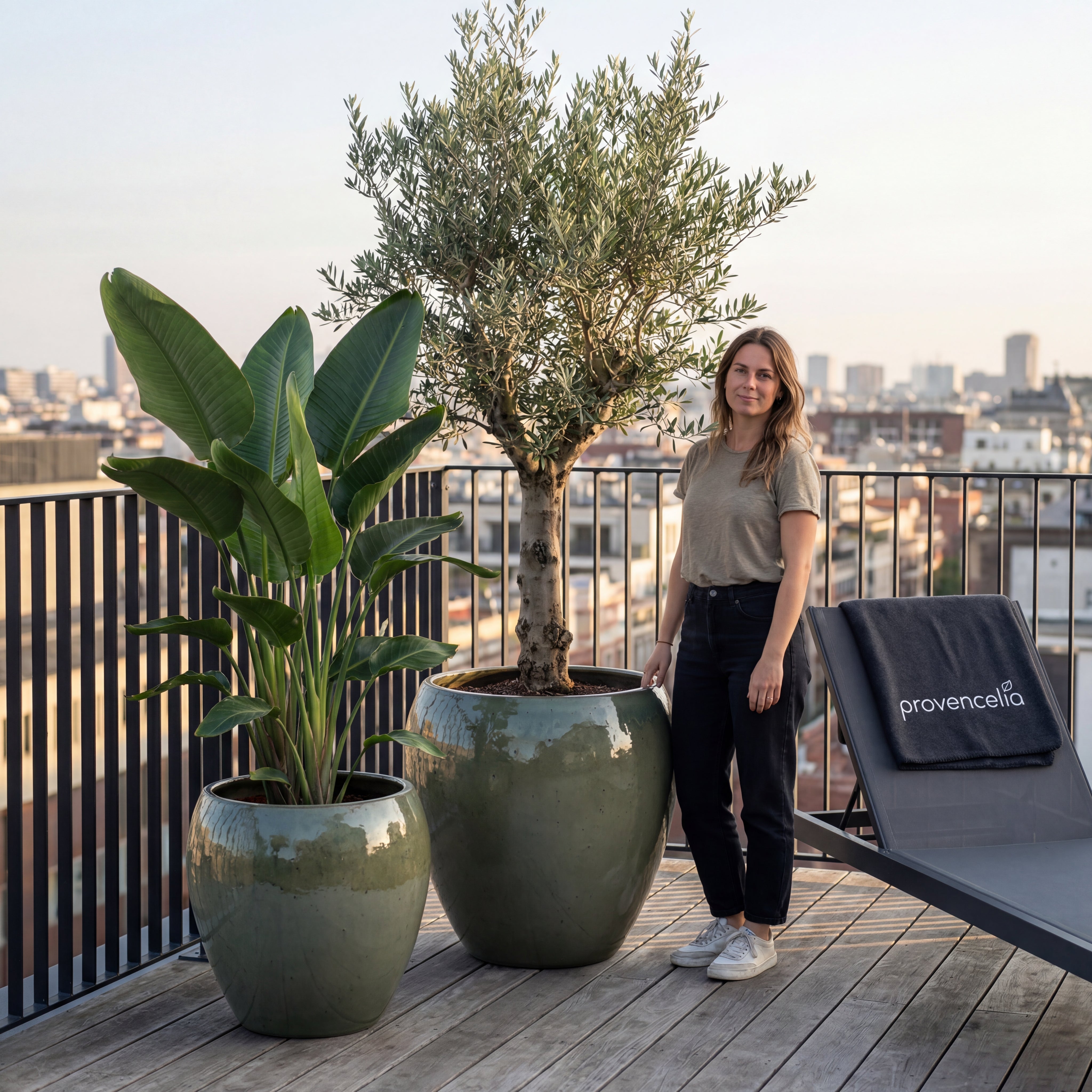 Stylový keramický květináč LAFONTAINE v interiéru