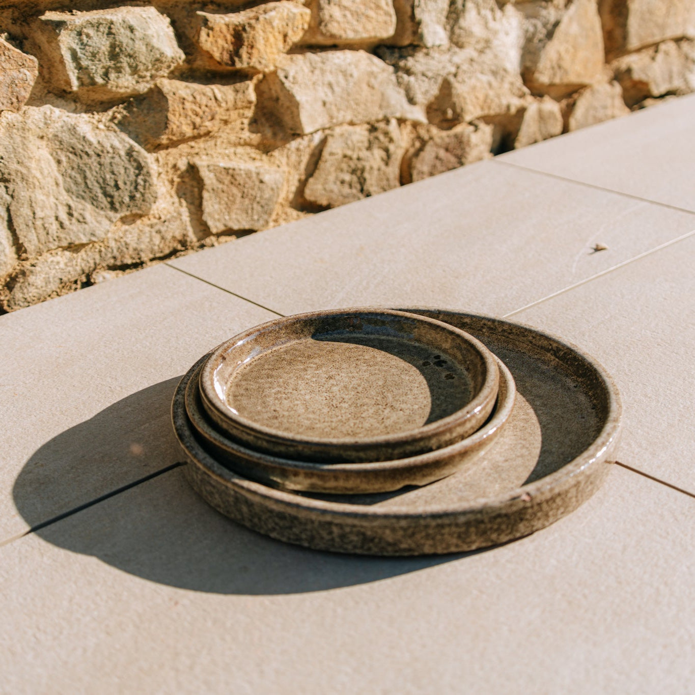 Podmiska pod kvetináč - Tigrovaná biela