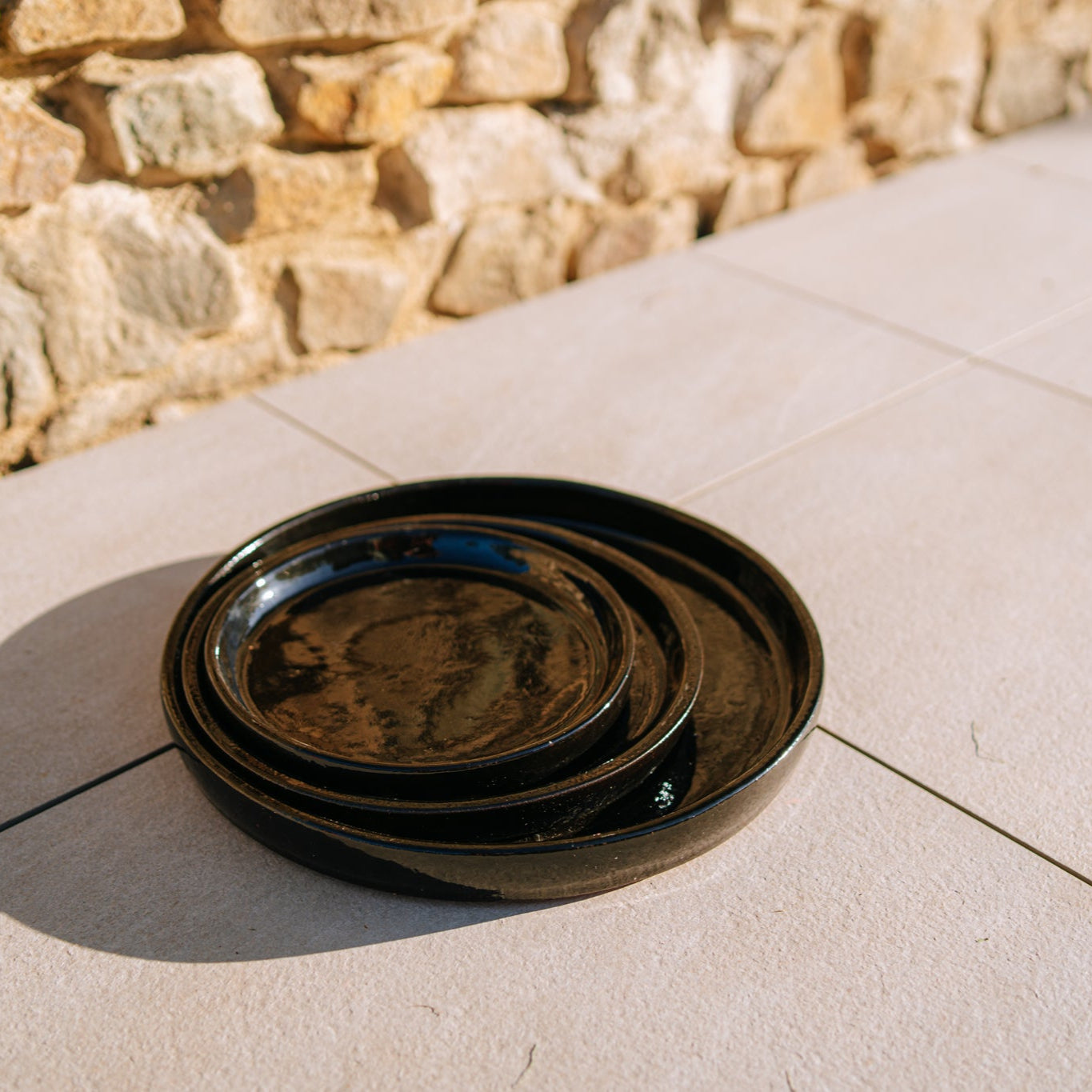 Keramická podmiska pod kvetináč – Čierna