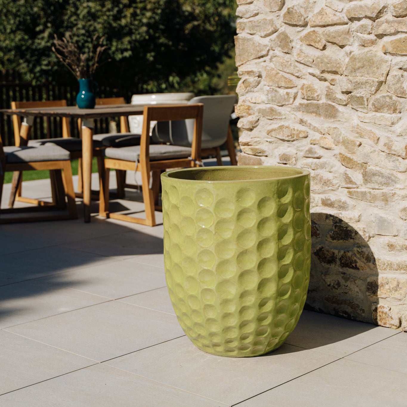 Keramický kvetináč MEROVEE olivovo zelená – štýl Provence, robustný a elegantný