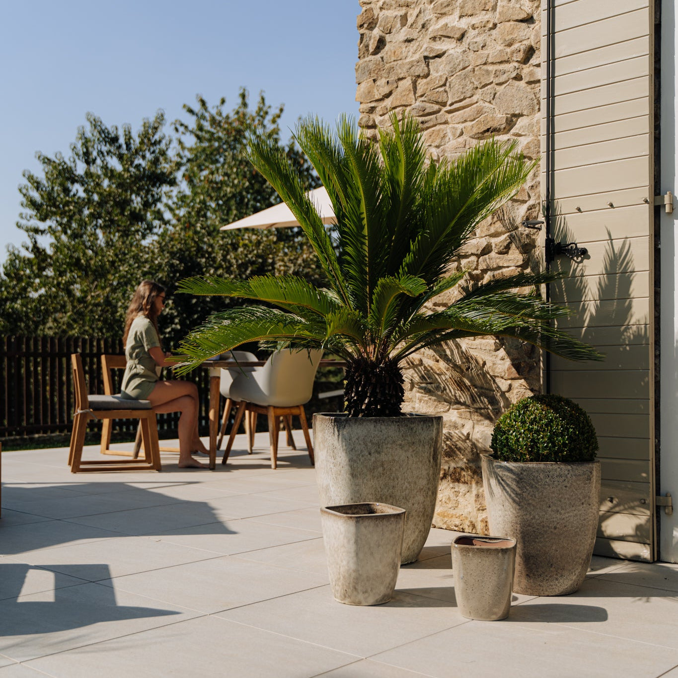 Provencelia kvetináč VAUBAN tigrovaná biela – glazovaná terakota, štýl Anduze