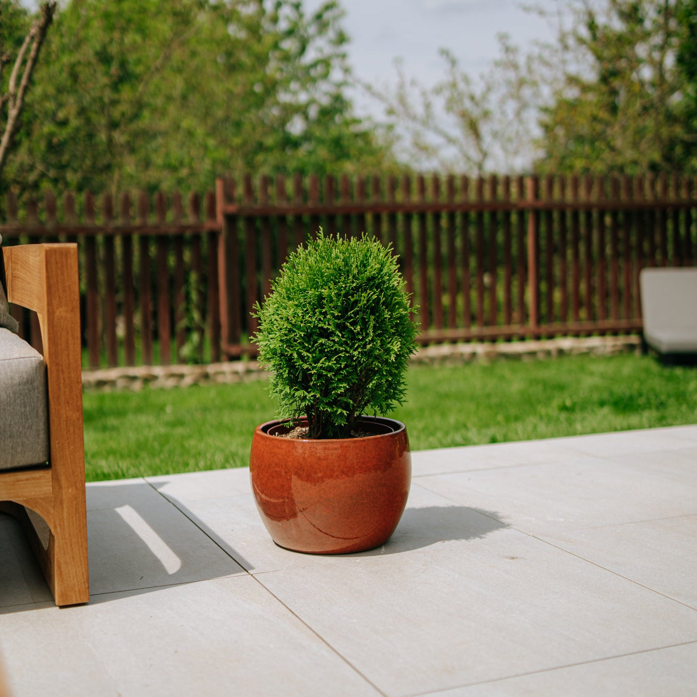 Keramicky kvetináč Romulus - Tropická oranžová