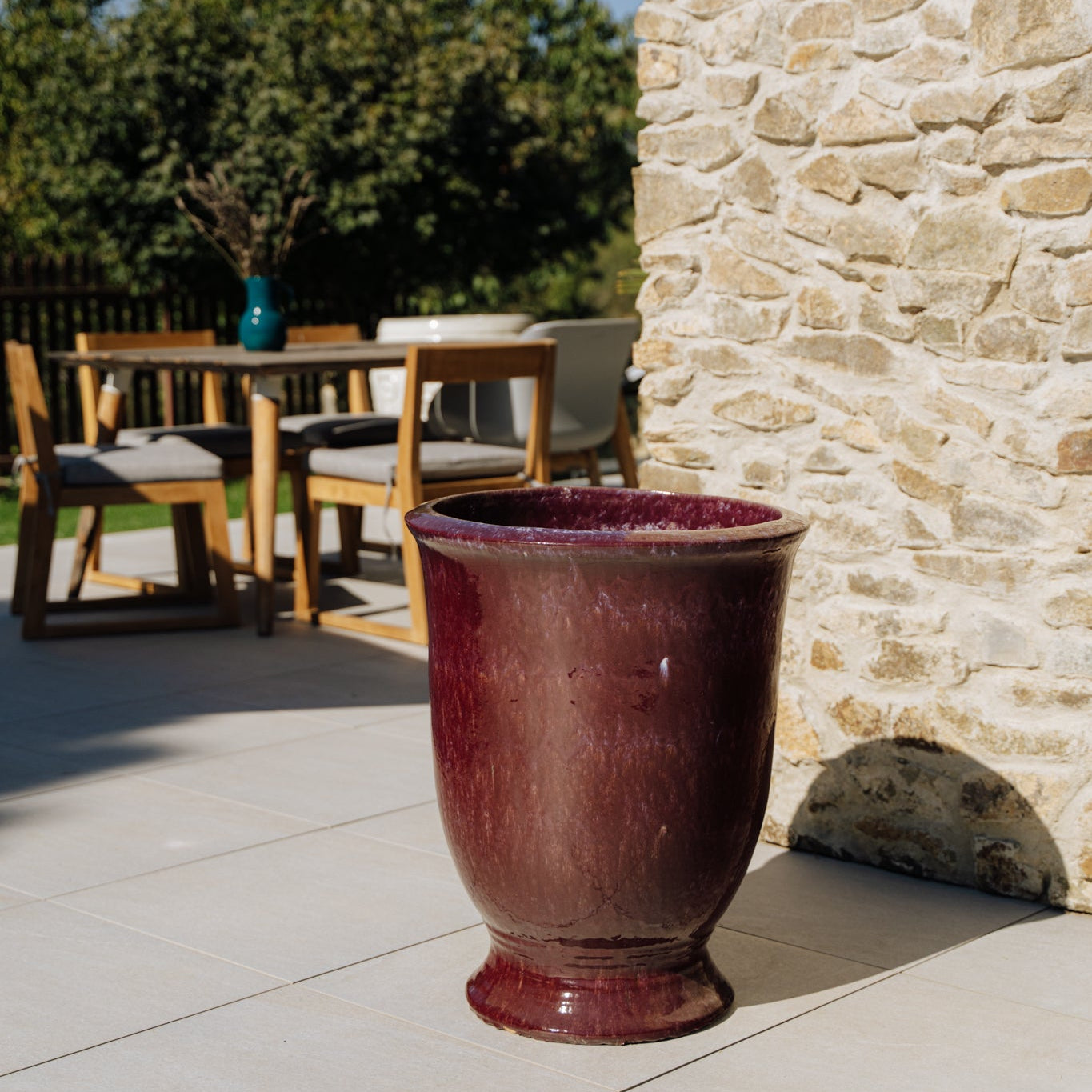 Keramický kvetináč ARTHUR fialová – štýl Provence, robustný a elegantný