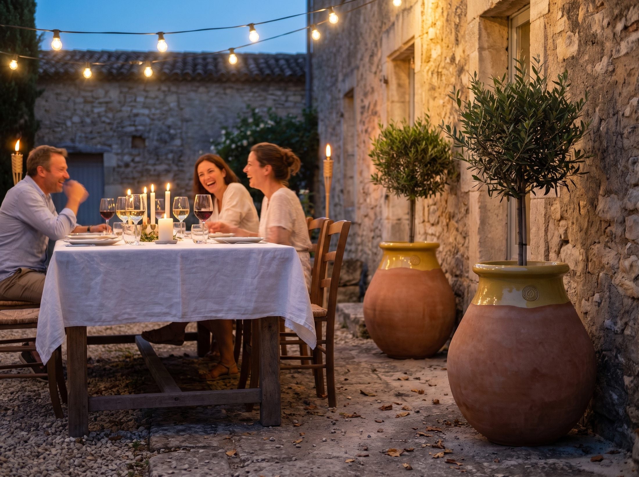 Bioty Made in Provence na večernej terase pri mori
