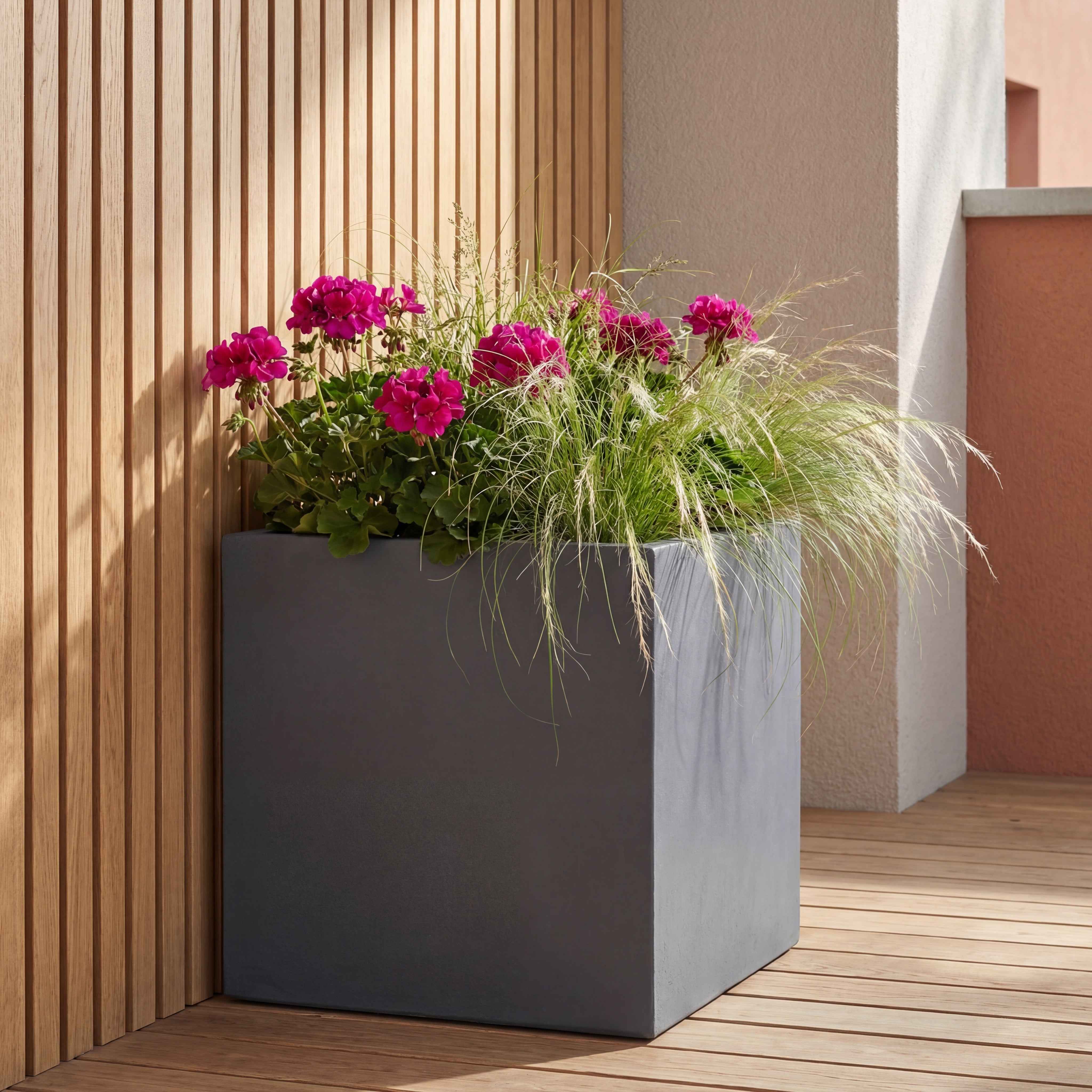 Betonový květináč KUBIX - doplňující náhled
