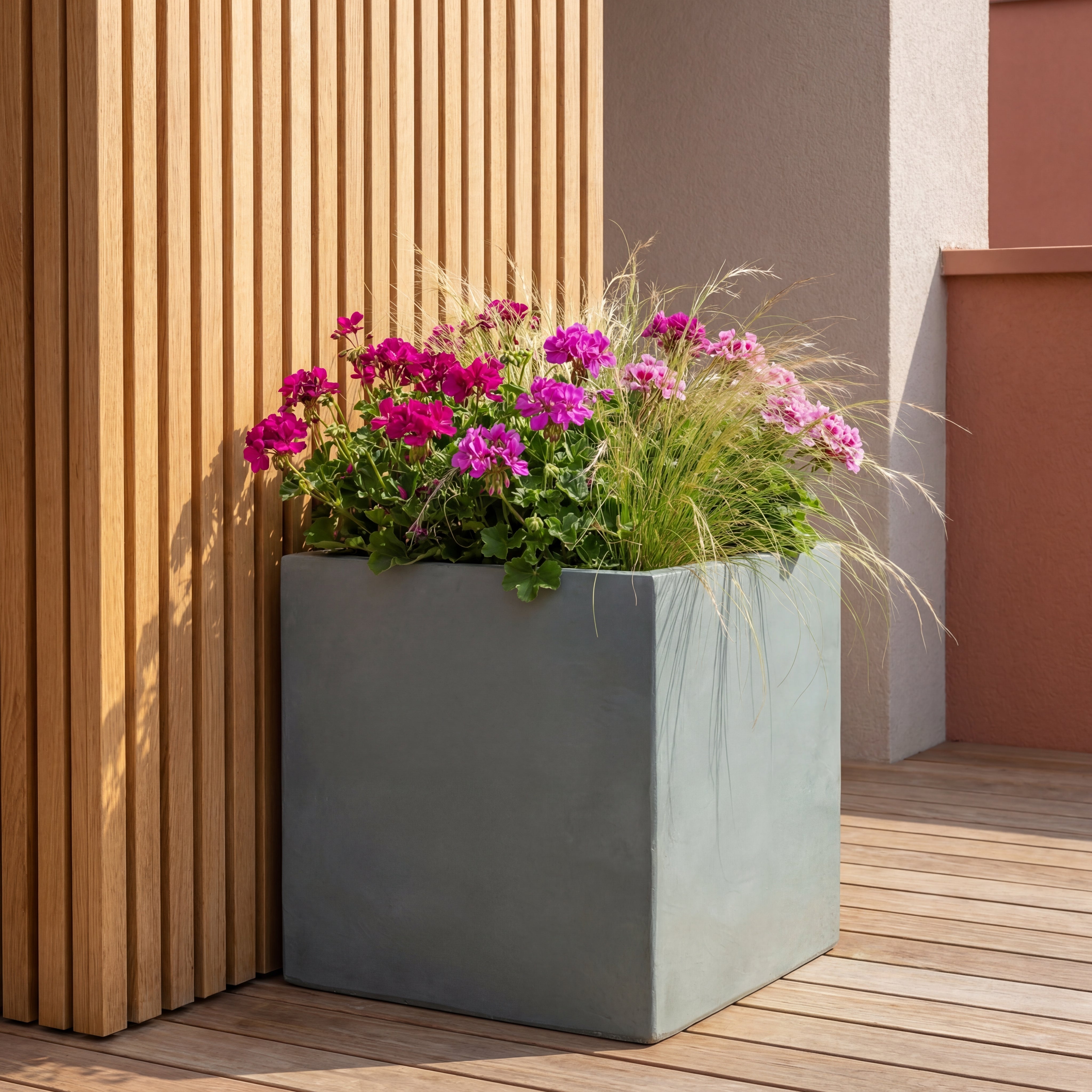 Betonový květináč KUBIX - doplňující náhled